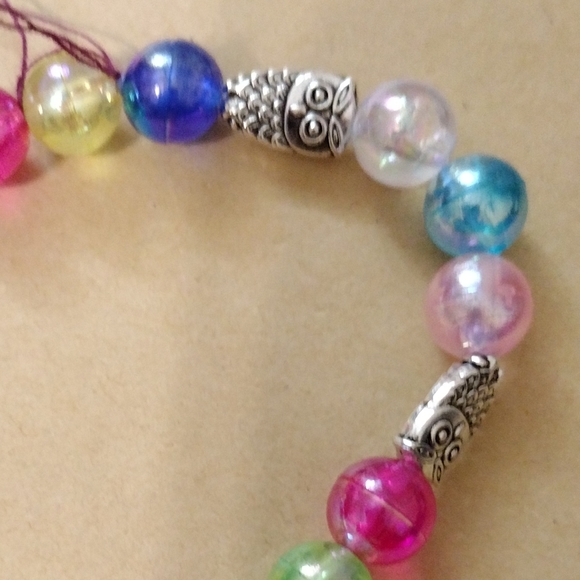Artemis's Gems custom-made beaded bracelet with metal sun charm and owls rainbow - Picture 3 of 3